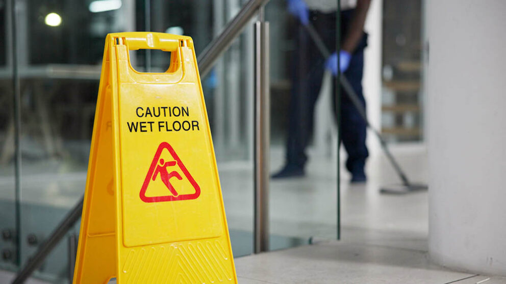 clean advantage wet and muddy floors